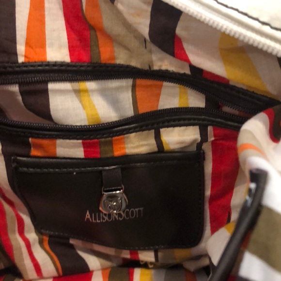 Allison Scott White Purse - Picture 4 of 4